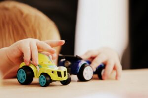 Träleksaker och pedagogiska leksaker för barn